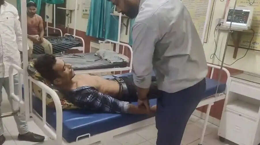 छत्तीसगढ़ के गरियाबंद जिले में रयात्रा के समय पुराने होटल का भवन गिरा, नौ लोग घायल