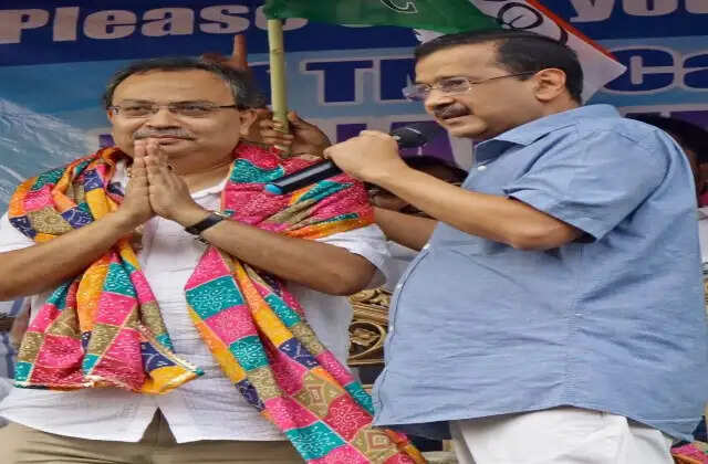 कोलकाता में अरविंद केजरीवाल ने किया तृणमूल उम्मीदवार के समर्थन में प्रचार, भाजपा पर बरसे