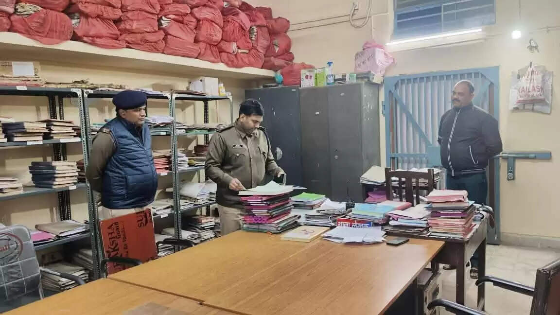 नगर, भगवान बाजार और कोपा थाने का एसएसपी ने किया औचक निरीक्षण