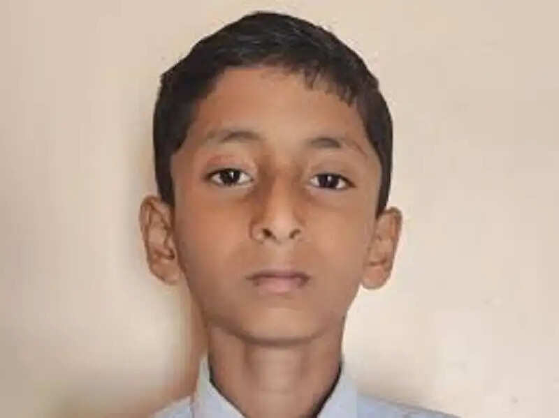 दो महीने तक कोमा में रहे&nbsp;तीसरी के छात्र की मौत,&nbsp;शव लेकर एसपी कार्यालय पहुंचे परिजन