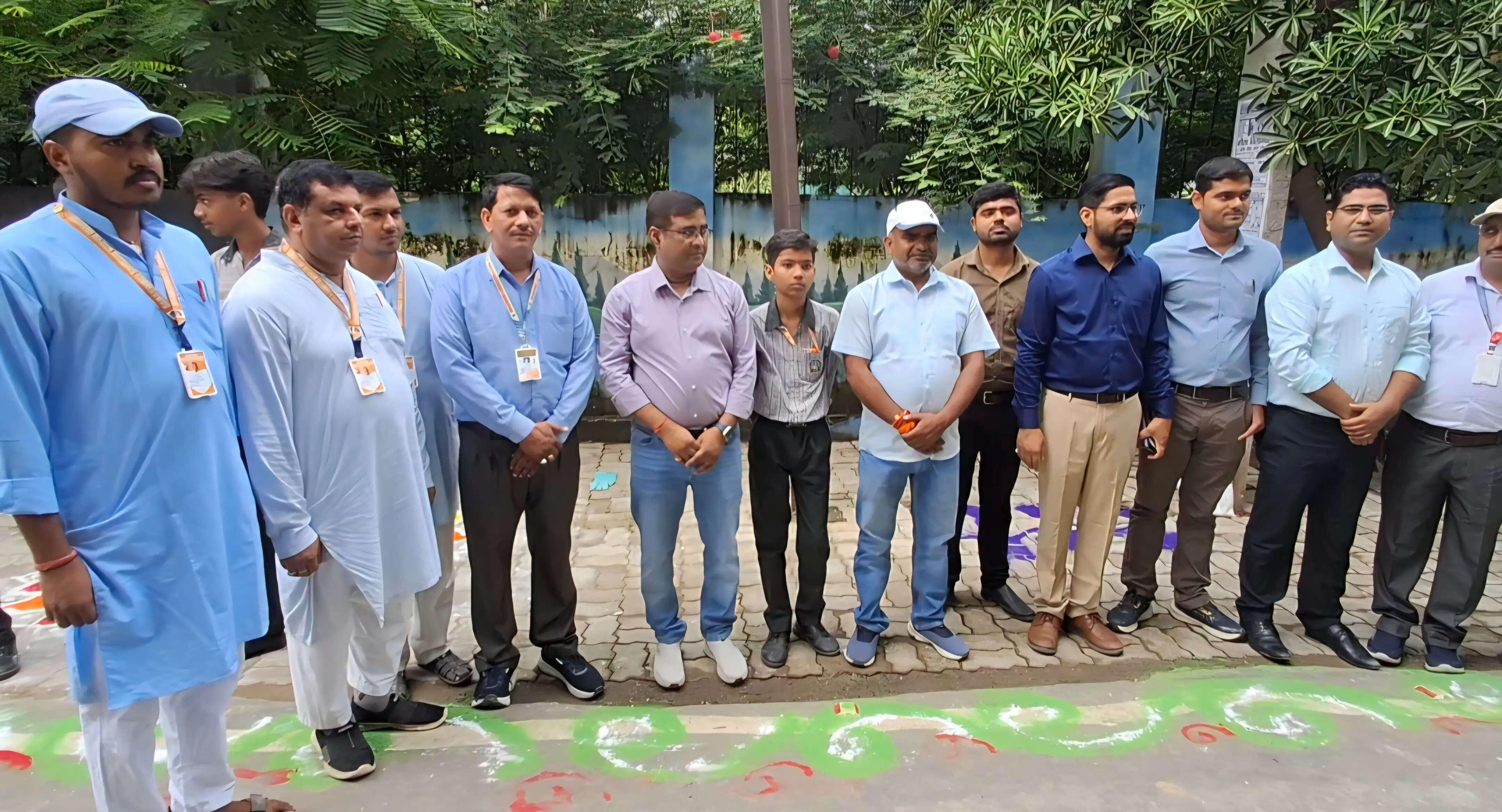 सेवा संकल्प के तहत विद्यार्थियों ने बनाई रंगोली
