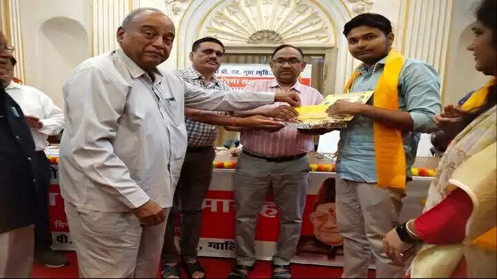 एमपी बोर्ड परीक्षा में ग्वालियर के विज्ञान संकाय के टॉपर्स हुए सम्मनित