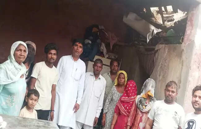 सोनीपत:बारिश में गिरी बीपीएल मकान की छत, प्रशासन से राहत की मांग