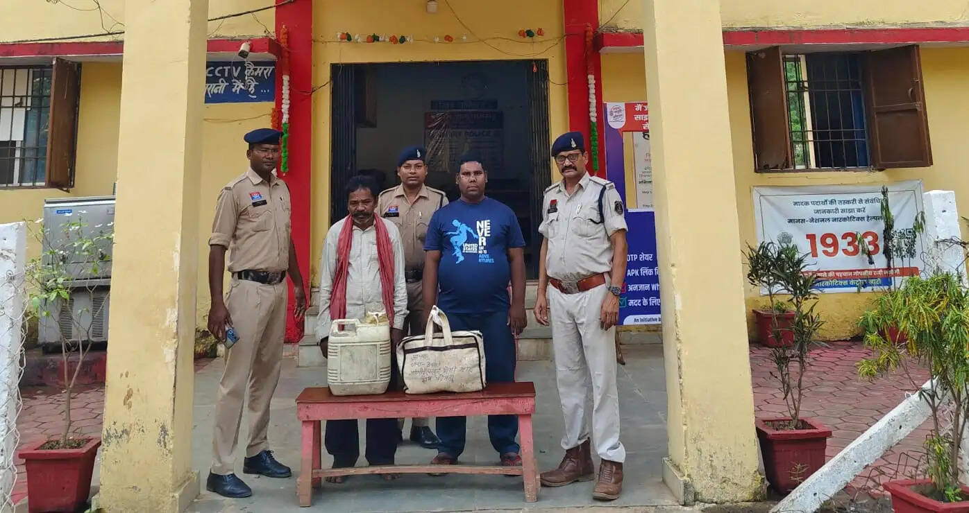 16.12 लीटर शराब के साथ दो आरोपित गिरफ्तार