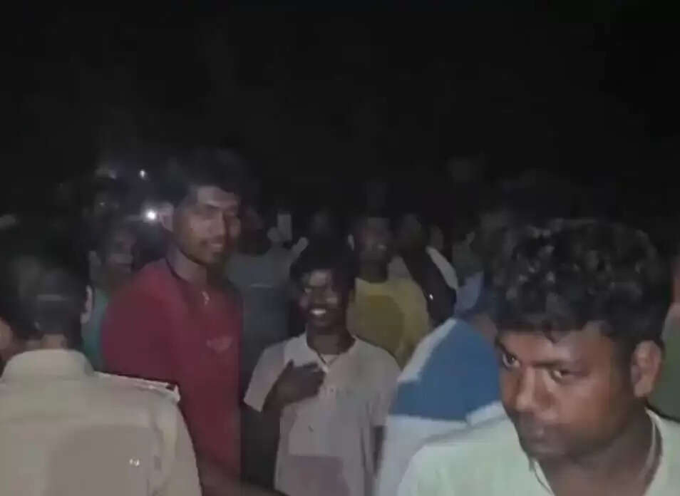 एनएच 327 पर भीषण सड़क हादसा ,दो युवकों की मौत, एक गंभीर