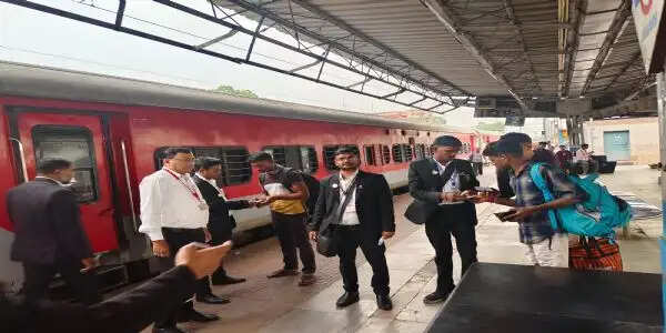 रायगढ़ स्टेशन पर रेलवे का बड़ा एक्शन: नाका टिकट चेकिंग अभियान में 440 मामले पकड़े गए