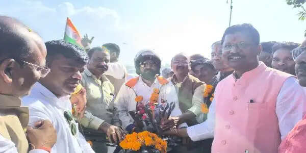 अनूपपुर: सेवा संकल्प अभियान: वडनगर से वाराणसी तक निकाली जा रही बाइक रैली का चंदनघाट में स्वागत