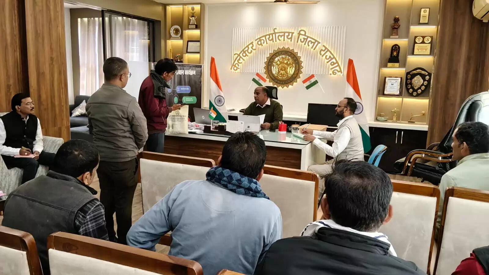 राजगढ़ः फर्जी केसीसी बनाकर खाद निकालने वाले सहकारी संस्था प्रभारी को किया निलंबित