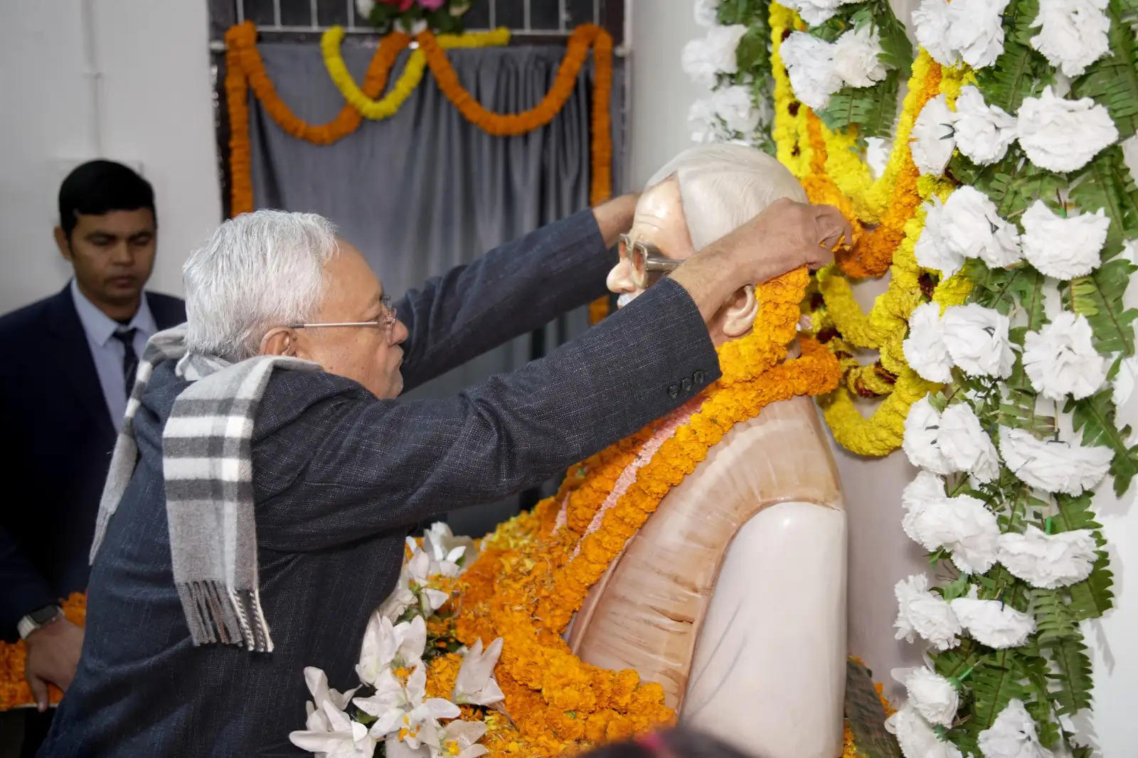 मुख्यमंत्री ने जननायक कर्पूरी ठाकुर को श्रद्धांजलि दी