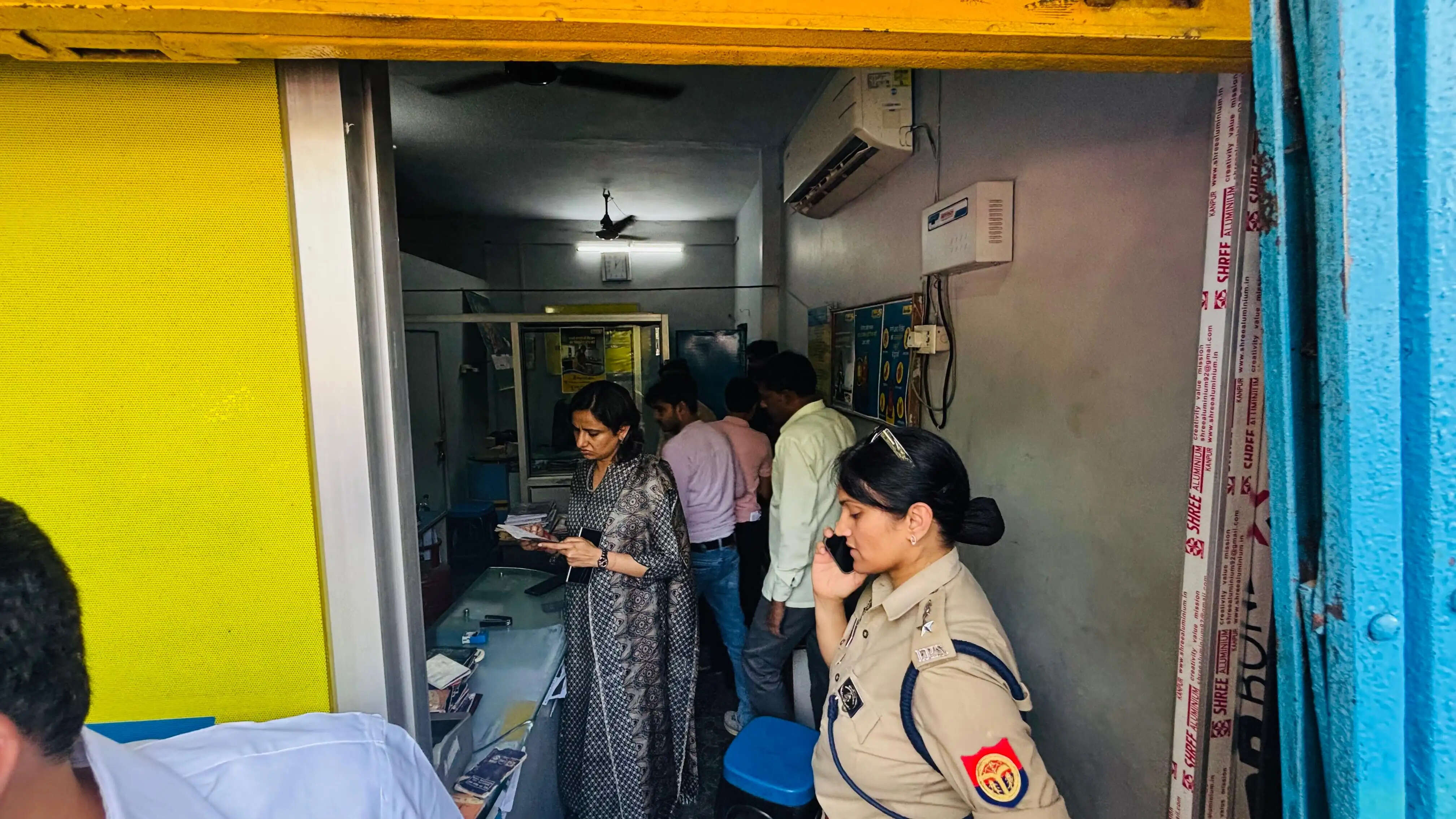 गैस एजेंसी पर डीएम,एसपी का छापा, कई खामियां मिलीं