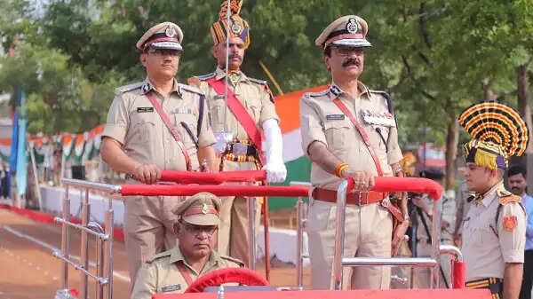 डीजीपी कैलाश मकवाणा की मौजूदगी में नव आरक्षकों का दीक्षांत समारोह सम्पन्न