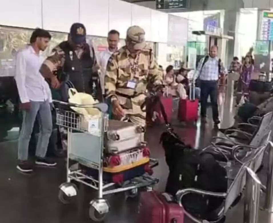 रांची एयरपोर्ट और रेलवे स्टेशन पर बरती जा रही विशेष सतर्कता