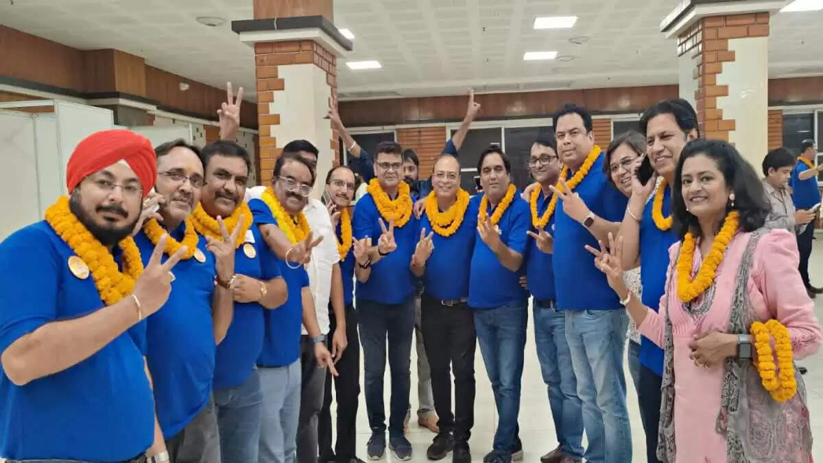 इंडिगो की उड़ानें रद्द होने से ट्रेनों पर दबाव, चैंबर ऑफ कॉमर्स ने की अतिरिक्त कोच लगाने की मांग