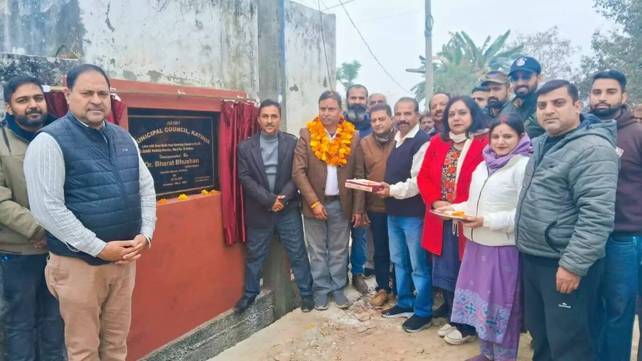 जगतपुर-महा में विधायक ने सुनीं जन शिकायतें, शहर में परियोजनाओं का किया उद्घाटन