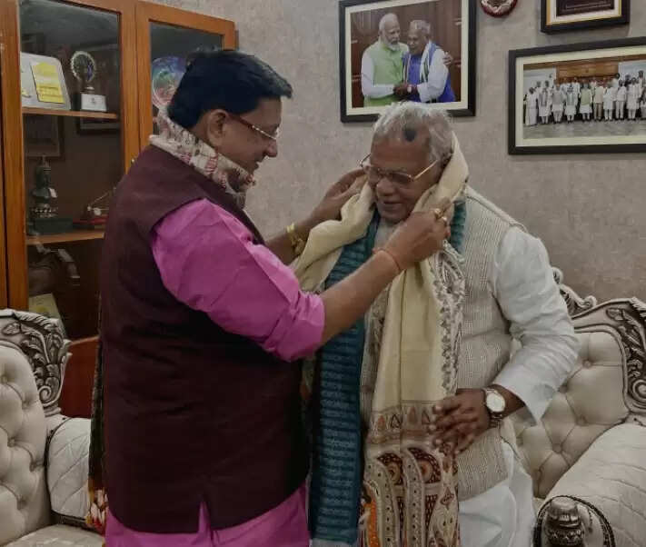 केंद्रीय सूक्ष्म लघु और मध्यम उद्यम मंत्री से मिले विधायक, सौंपा ज्ञापन