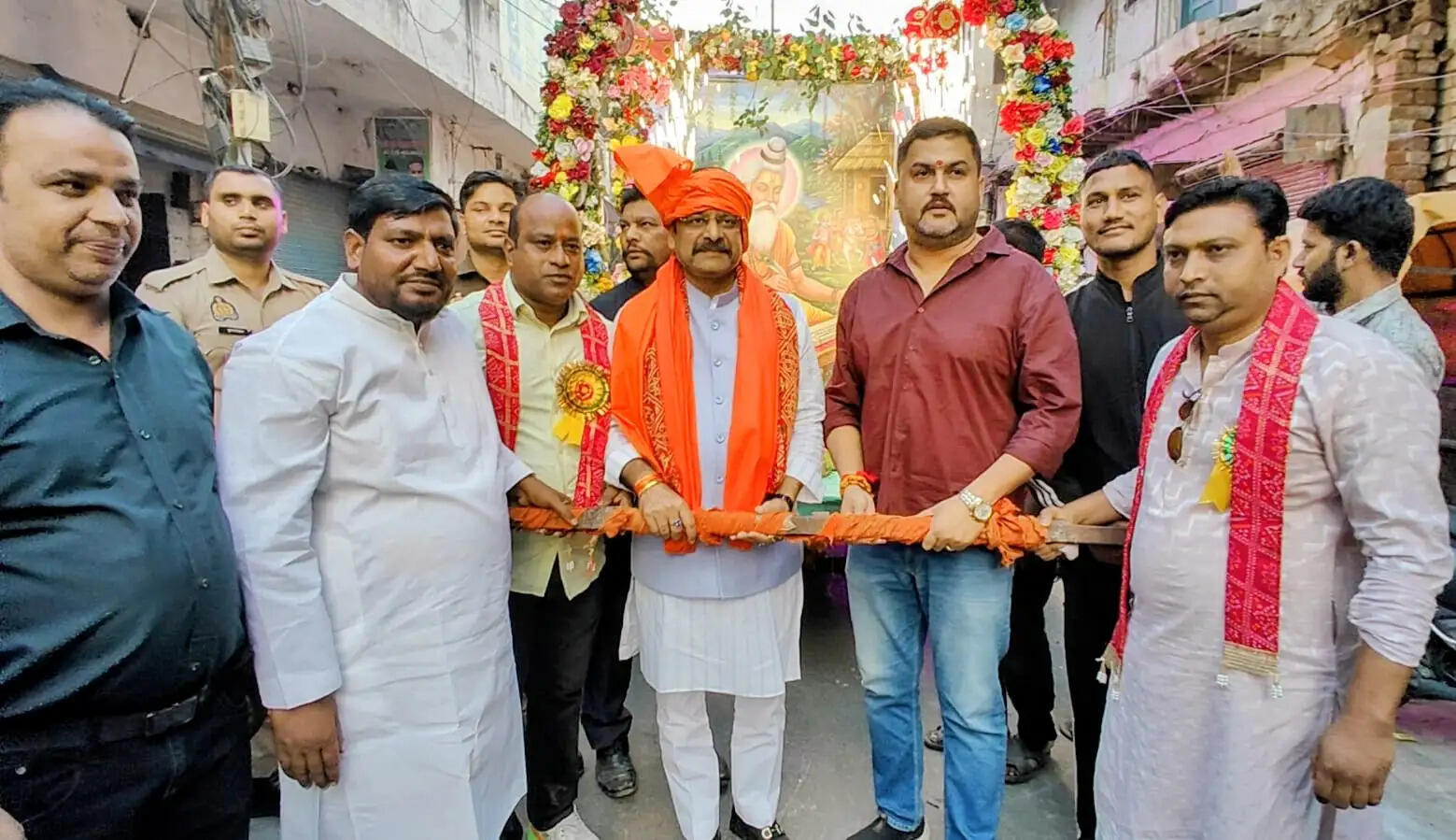 भगवान वाल्मीकि प्रकटोत्सव कमेटी ने मनमोहक झांकियों संग निकाली भव्य शोभा यात्रा