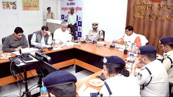 मप्रः मुख्यमंत्री ने की प्रदेश की कानून व्यवस्था की समीक्षा, कहा- शांति, सुरक्षा और सौहार्द सर्वोपरि
