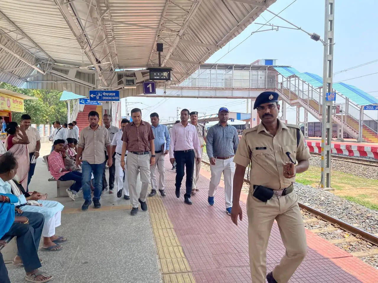डीआरएम ने लोहरदगा रेलवे स्टेशन का किया निरीक्षण