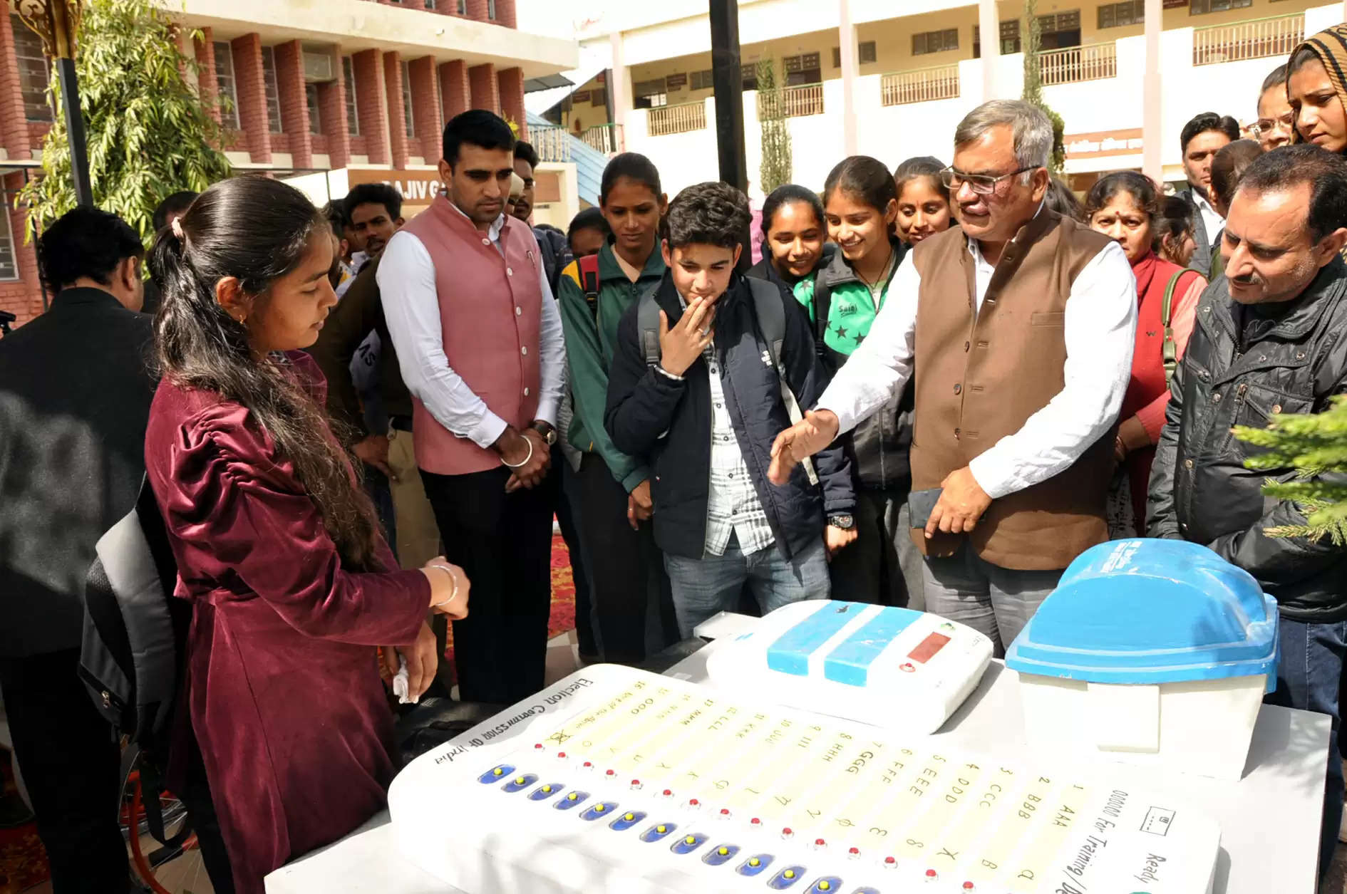 फतेहाबाद: राष्ट्र निर्माण में भागीदारी के लिए मतदान जरूरी: कैप्टन परमेश सिंह