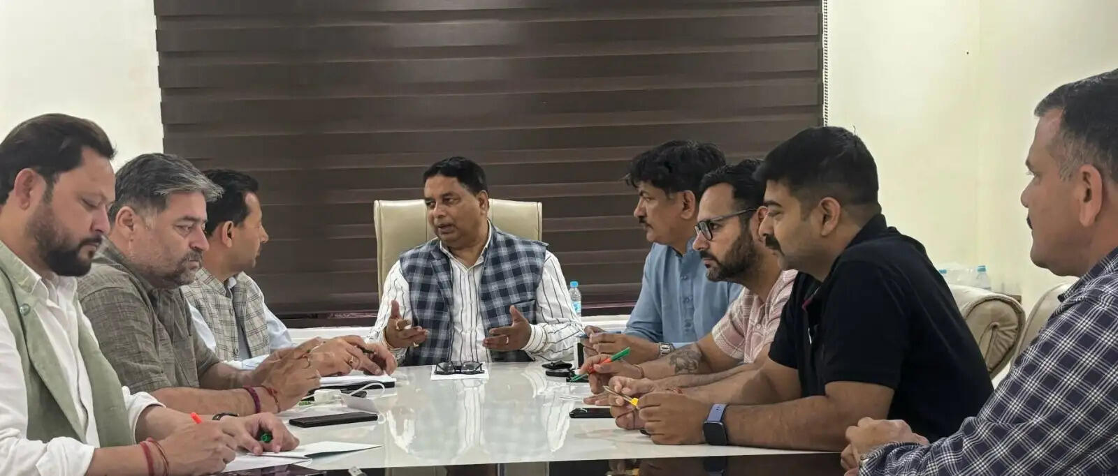 भाजपा जम्मू-कश्मीर ने त्रिकुटा नगर में एक भारत, श्रेष्ठ भारत अभियान पर बैठक आयोजित की