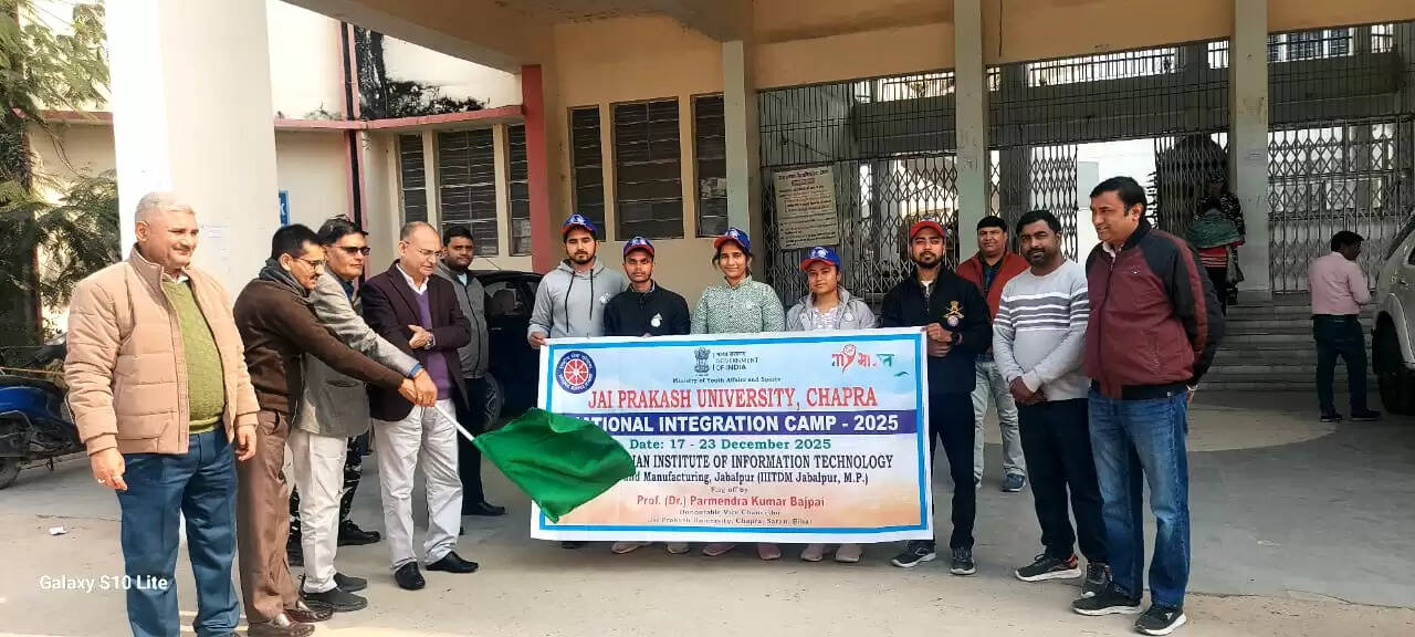 जेपीयू के एनएसएस स्वयंसेवकों का टीम राष्ट्रीय एकता शिविर जबलपुर के लिए रवाना