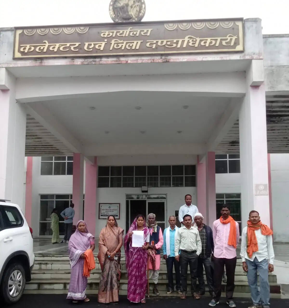 अनूपपुर: लालपुर सरपंच से परेशान पंचों ने कलेक्टर से जनसुनवाई में लगाई गुहार