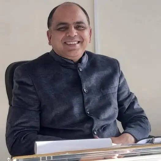 प्रो. नितिन बने व्यावसायिक अध्ययन संस्थान के अध्यक्ष