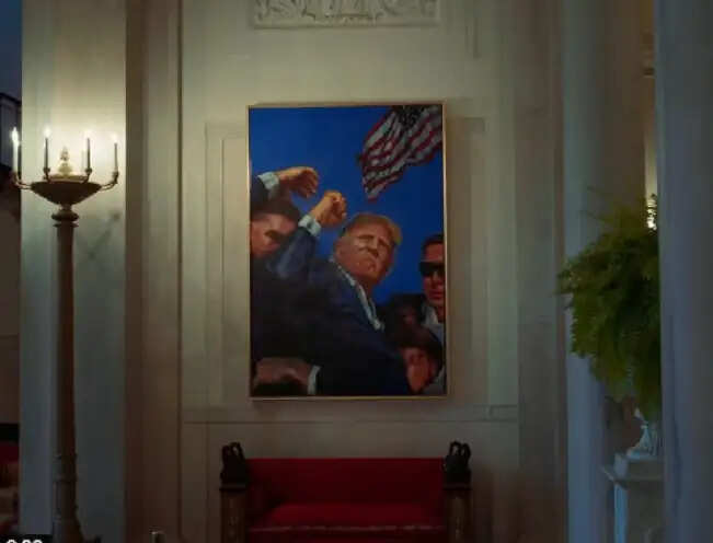 व्हाइट हाउस की सजावट में बदलाव, ओबामा की फोटो के स्थान पर ट्रंप की लगाई गई
