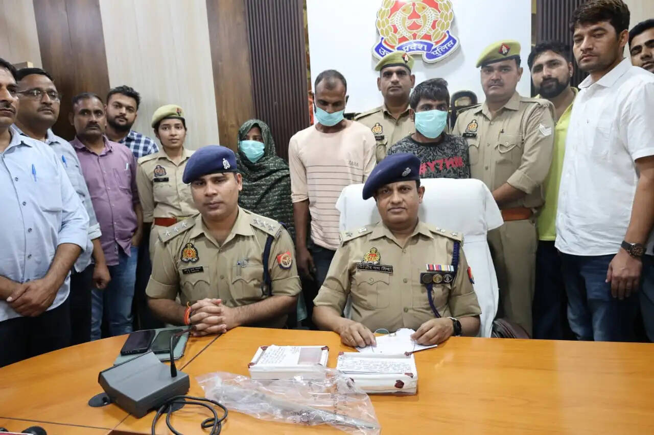हाथरस में दाेहरे हत्याकांड का पुलिस ने किया खुलासा, दूसरी पत्नी समेत तीन गिरफ्तार
