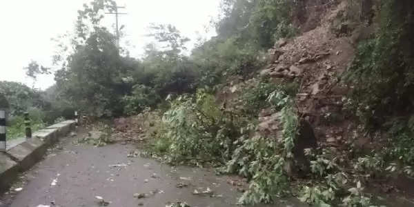 उत्तराखंड में 47 मार्ग अवरुद्ध, तीन राजमार्ग भी बाधित