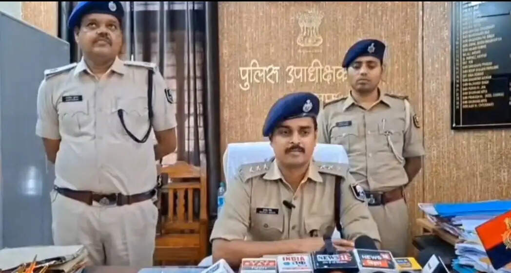 पुलिस ने स्मैक के साथ दो धंधेबाज काे किया गिरफ्तार