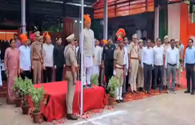 हरियाणा&nbsp;के&nbsp;खाद्य&nbsp;आपूर्ति&nbsp;मंत्री&nbsp;राजेश&nbsp;नागर&nbsp;ने&nbsp;रेवाड़ी&nbsp;में&nbsp;किया&nbsp;ध्वजारोहण
