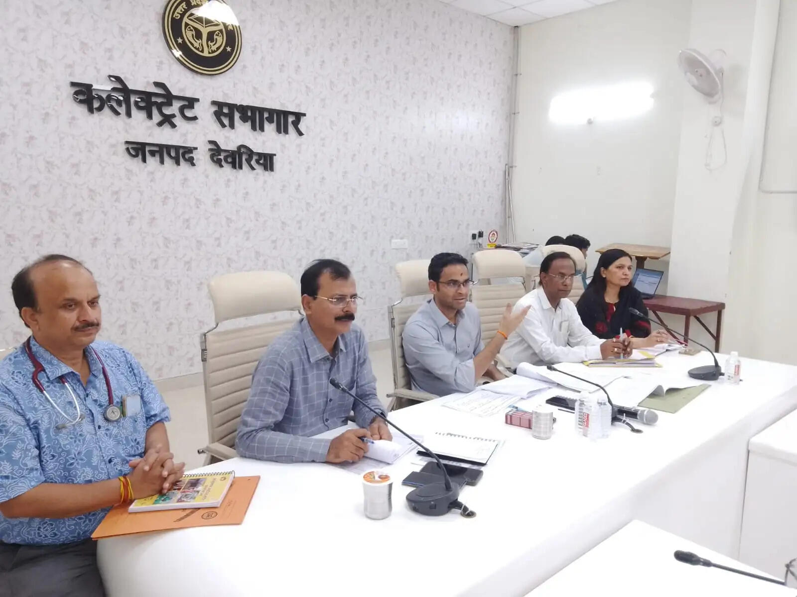 स्वास्थ्य योजनाओं में लापरवाही पर डीएम सख्त, बीपीएम-बीसीपीएम समेत कई अधिकारियों का वेतन रोका