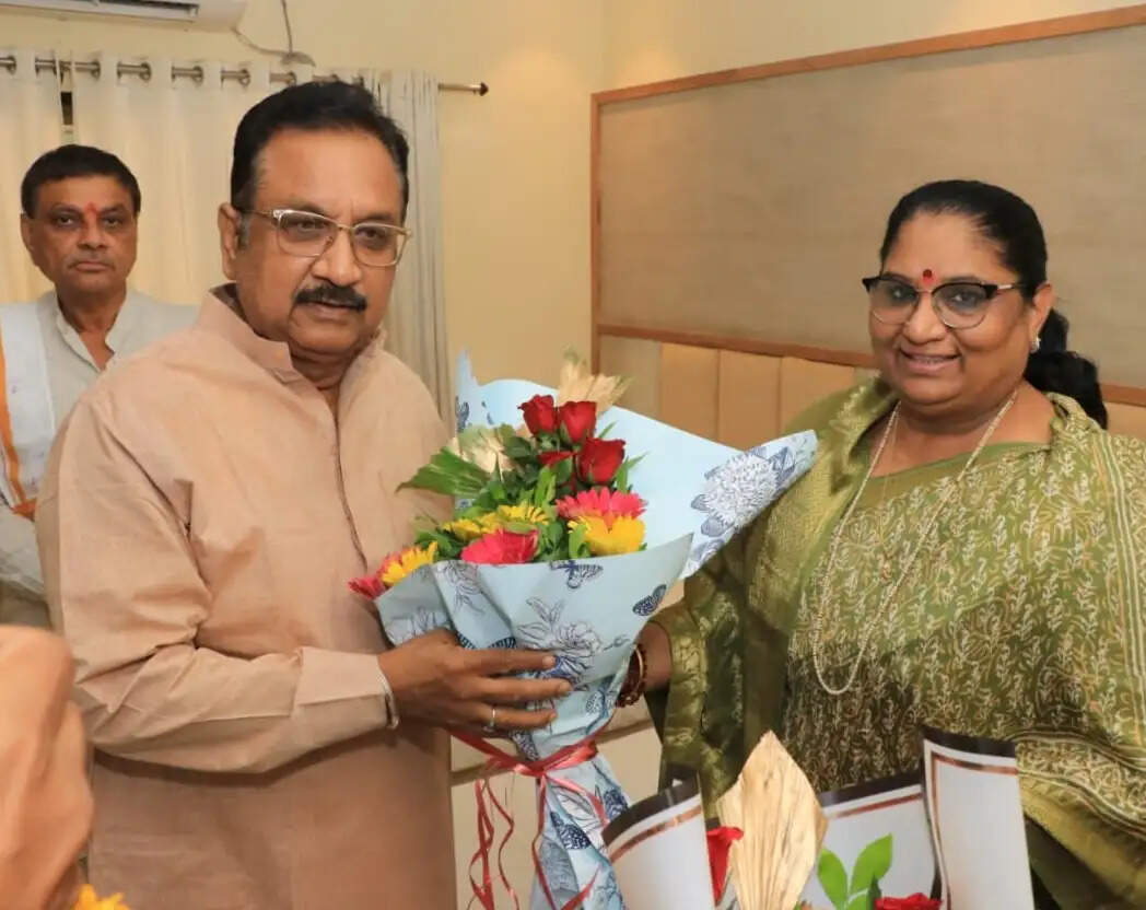 झाबुआ: शासन की योजनाओं का लाभ अंतिम व्यक्ति तक प्रभावी ढंग से पहुंचाया जाए- मंत्री विजय शाह