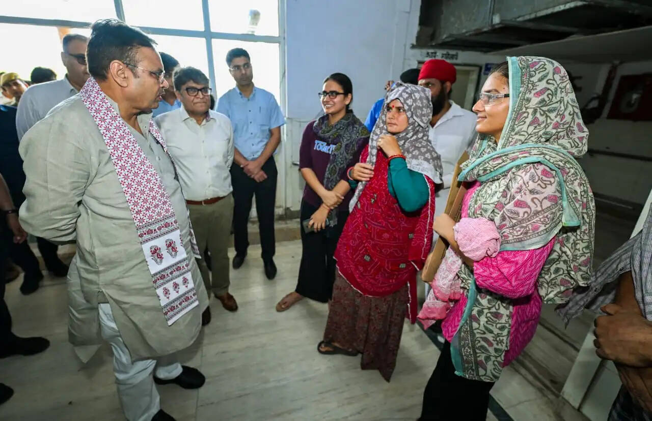 एसएमएस अस्पताल पहुंचे मुख्यमंत्री, ओपीडी सेवाओं का औचक निरीक्षण कर दिए सुधार के निर्देश
