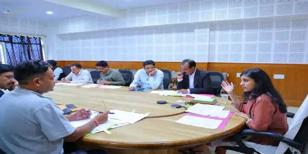 ओवररेटिंग और अवैध शराब पर सख्ती, 25 तक लंबित अर्थदंड वसूली के निर्देश