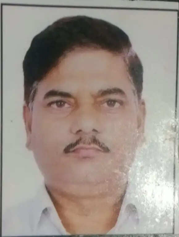 बंदरों के हमले से बचने के लिए युवक छत से कूदा, मौत