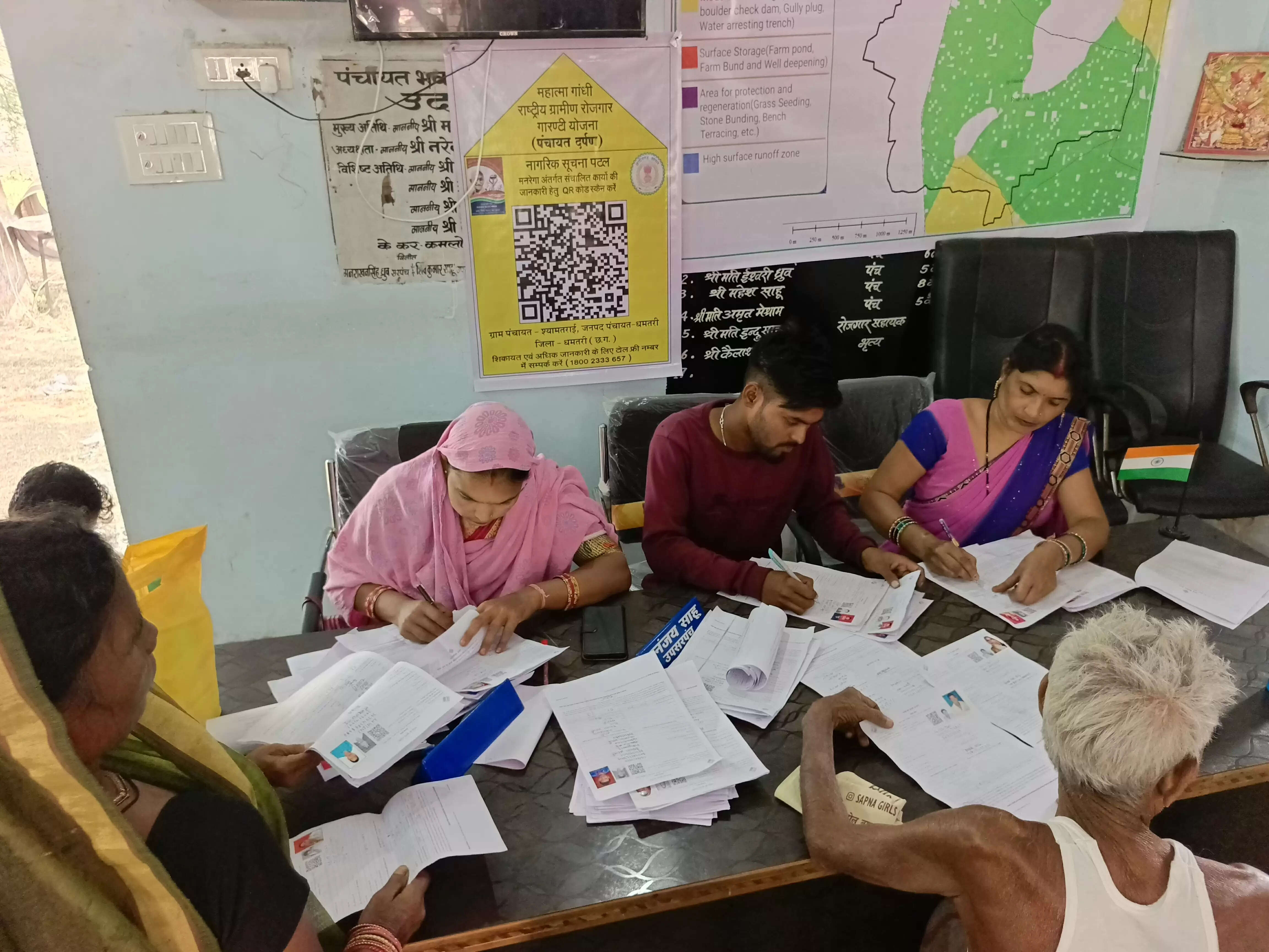 धमतरी में मतदाता सूची डिजिटलीकरण में तेजी, 88 प्रत‍िशत कार्य पूर्ण