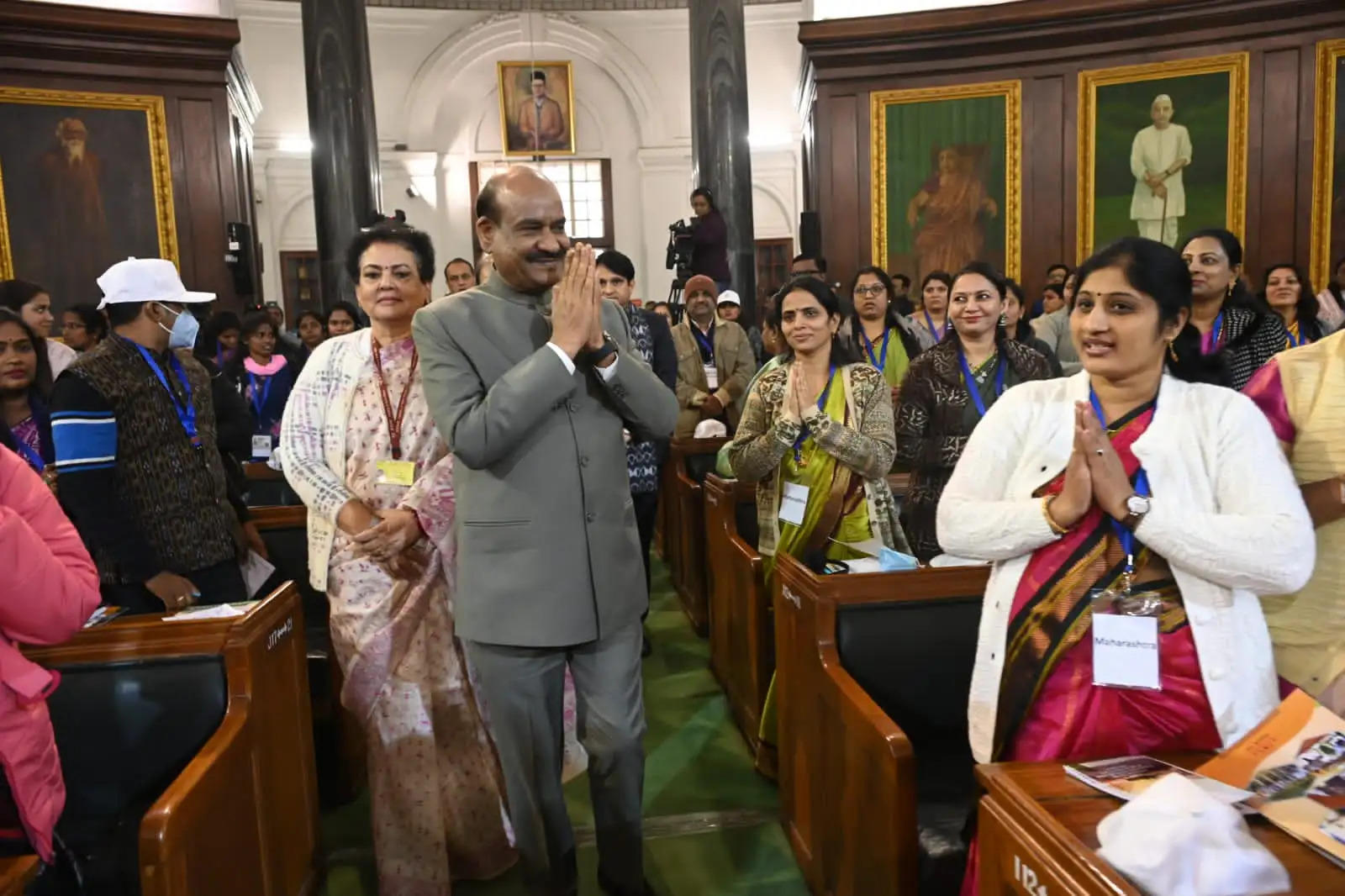 आजादी के बाद पहली बार 10 गांव की महिला सरपंचों ने संसद की चौखट में रखे कदम