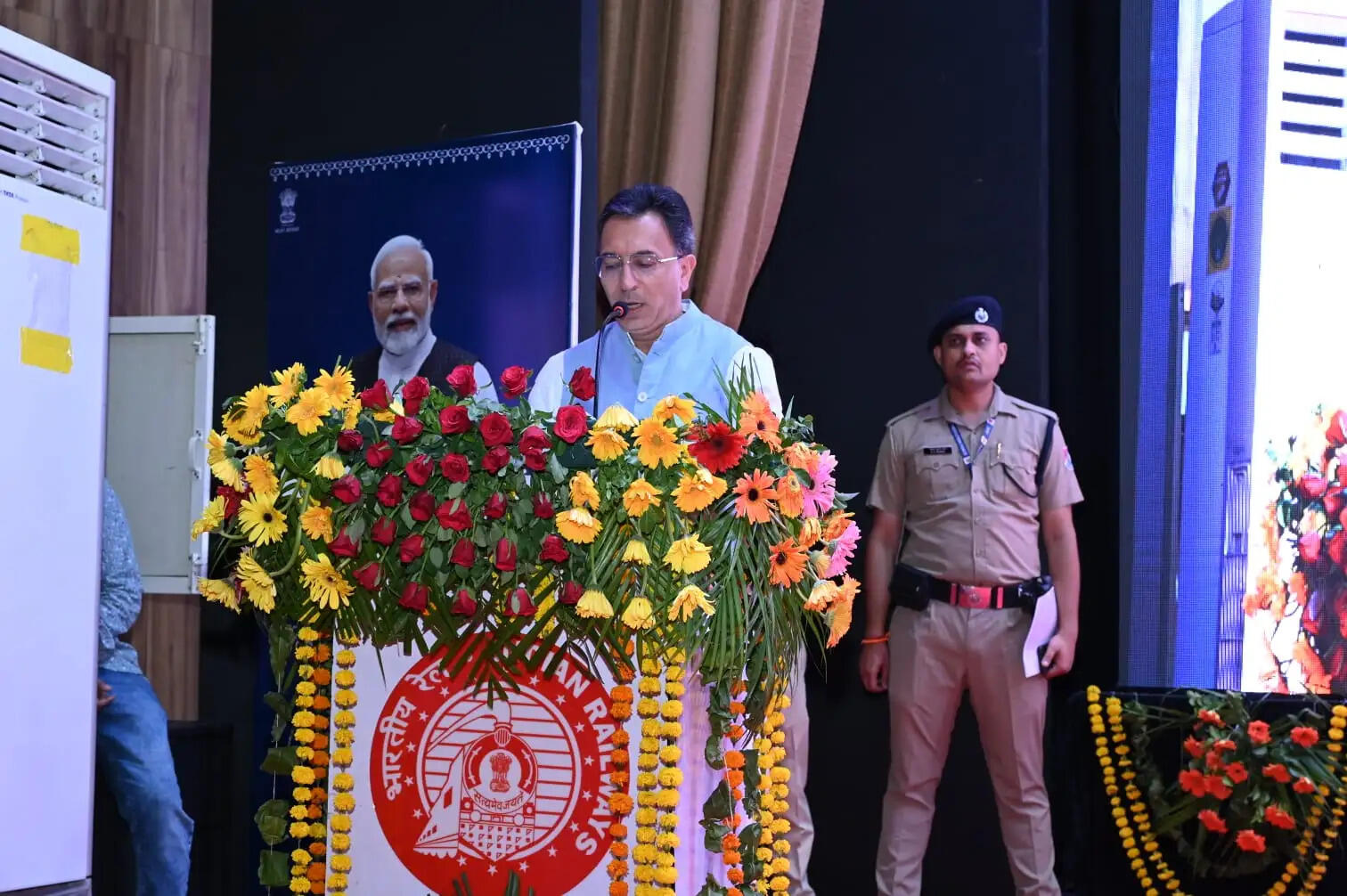 रोजगार मेला युवाओं को आत्मनिर्भर भारत के निर्माण में सहभागी बनाने की पहल : जितिन प्रसाद