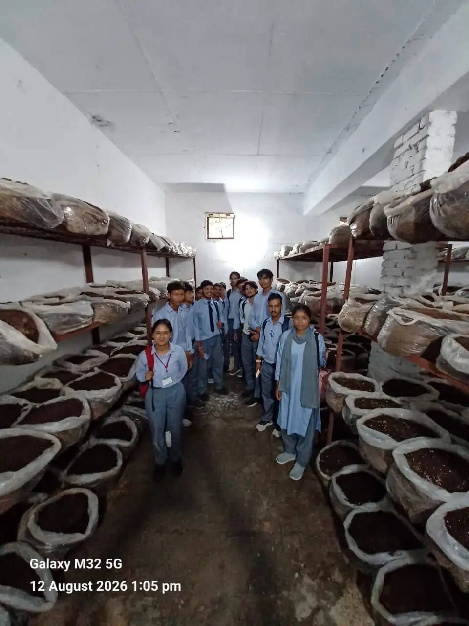 उद्योगों की कार्यप्रणाली से रूबरू हुए पैठाणी महाविद्यालय के छात्र-छात्राएं