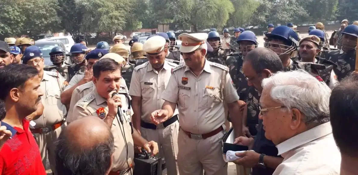 फरीदाबाद में पुलिस और अधिवक्ताओं के बीच हुआ विवाद