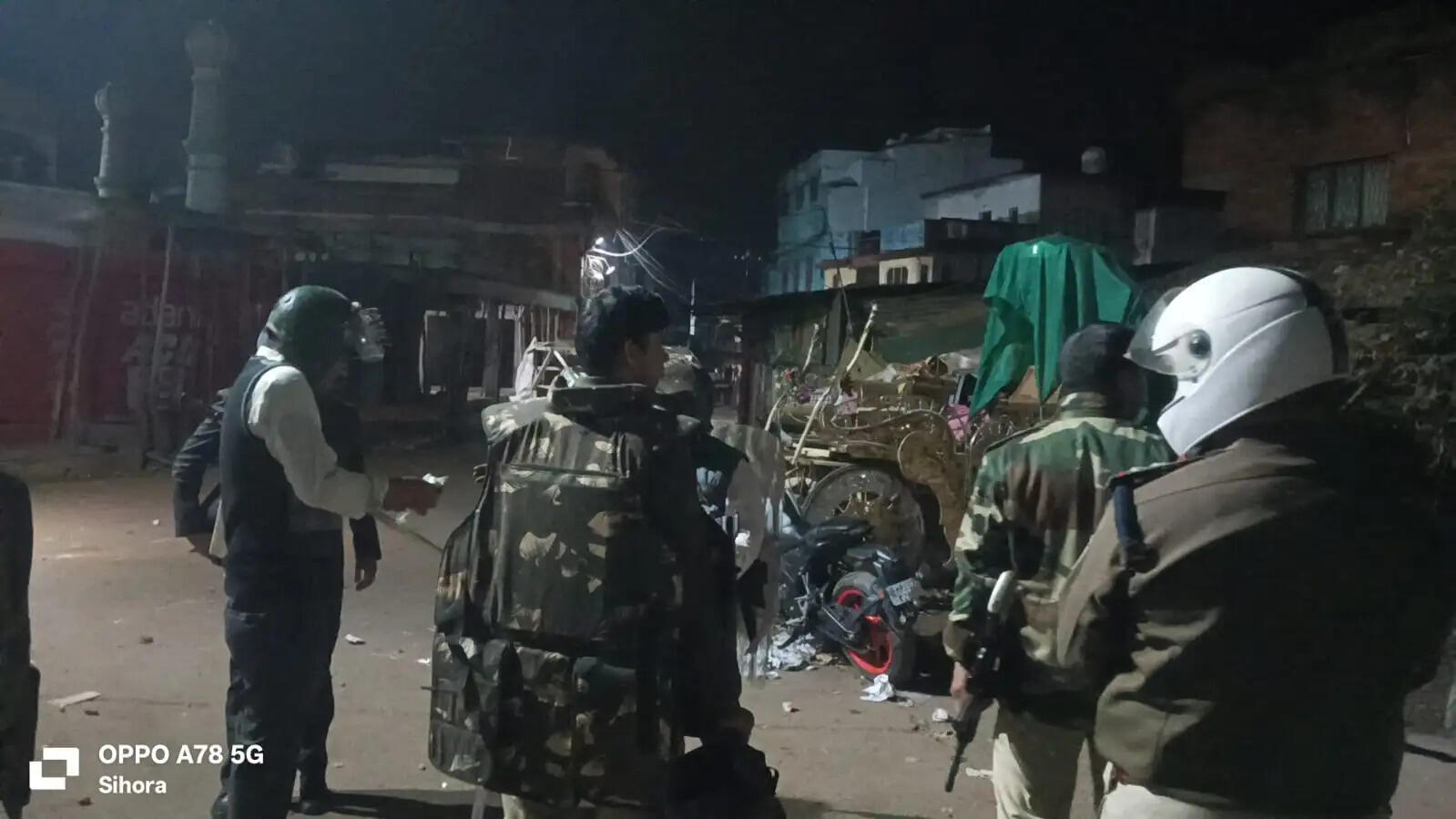 सिहोरा में दो समुदायों में जमकर पथराव, पुलिस ने छोड़े आंसूगैस, स्थिति तनावपूर्ण पर नियंत्रण में