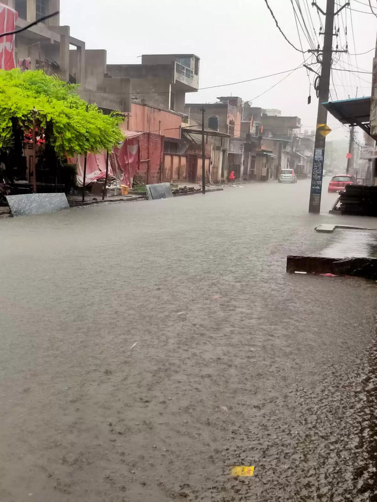 अलवर में बारिश से गर्मी से राहत, कई इलाकों में जलभराव