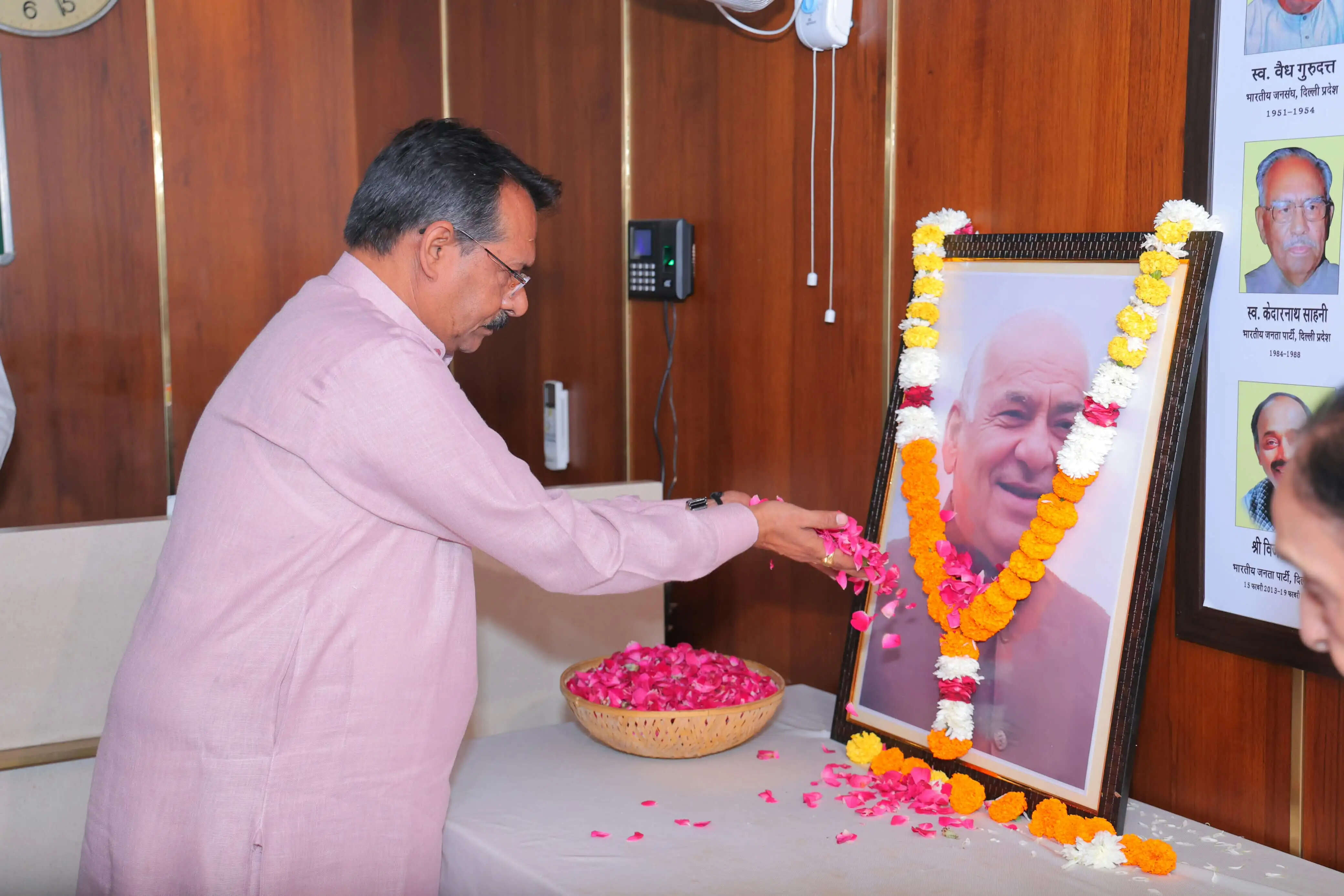 दिल्ली भाजपा ने मदनलाल खुराना की पुण्य तिथि पर अर्पित की श्रद्धांजली
