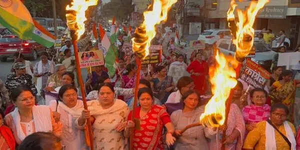 आक्रोश मशाल यात्रा में महिलाओं ने किया इंडी गठबंधन का विरोध