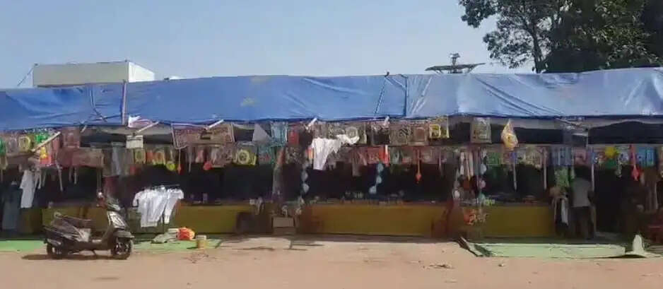 कोरबा के बाजारों में होली की रौनक, रंग-गुलाल और पिचकारियों से सजी दुकानें