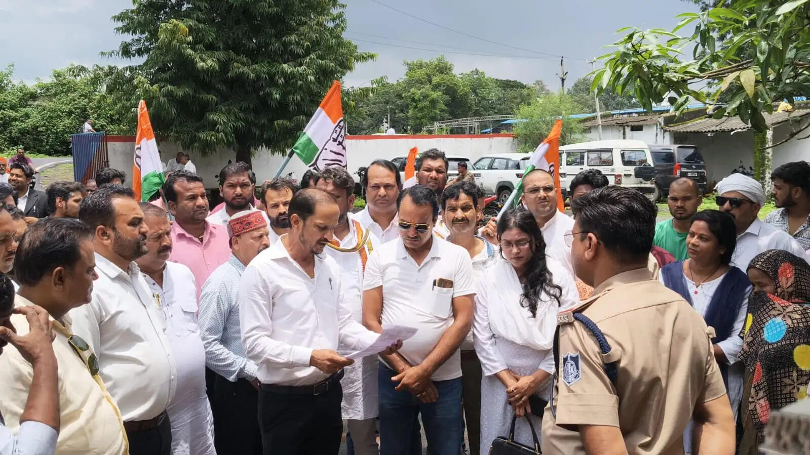 अनूपपुर: कार हादसे में बच्चों का टूटा पैर, कांग्रेस ने चालक-जेएमएस कंपनी अफसरों पर कार्रवाई की मांग