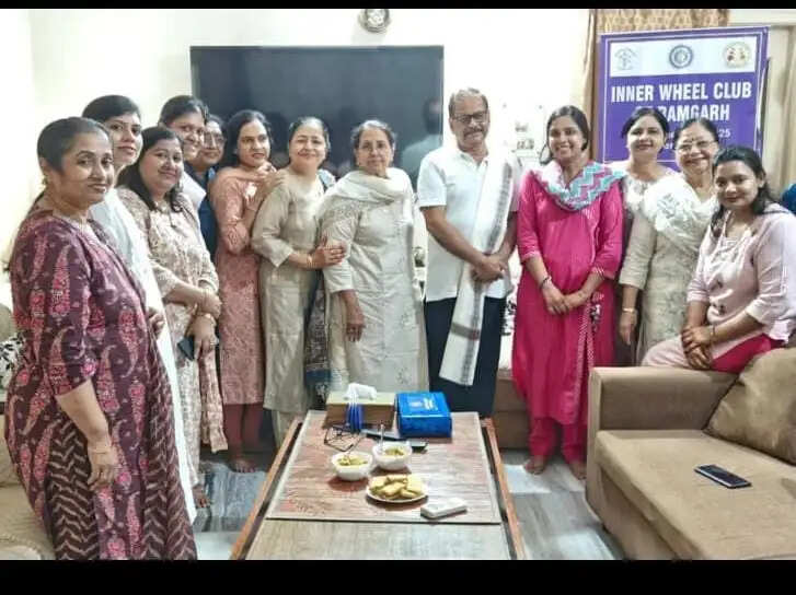 इनरव्हील क्लब ने किया डॉ वीके सिन्हा का सम्मान