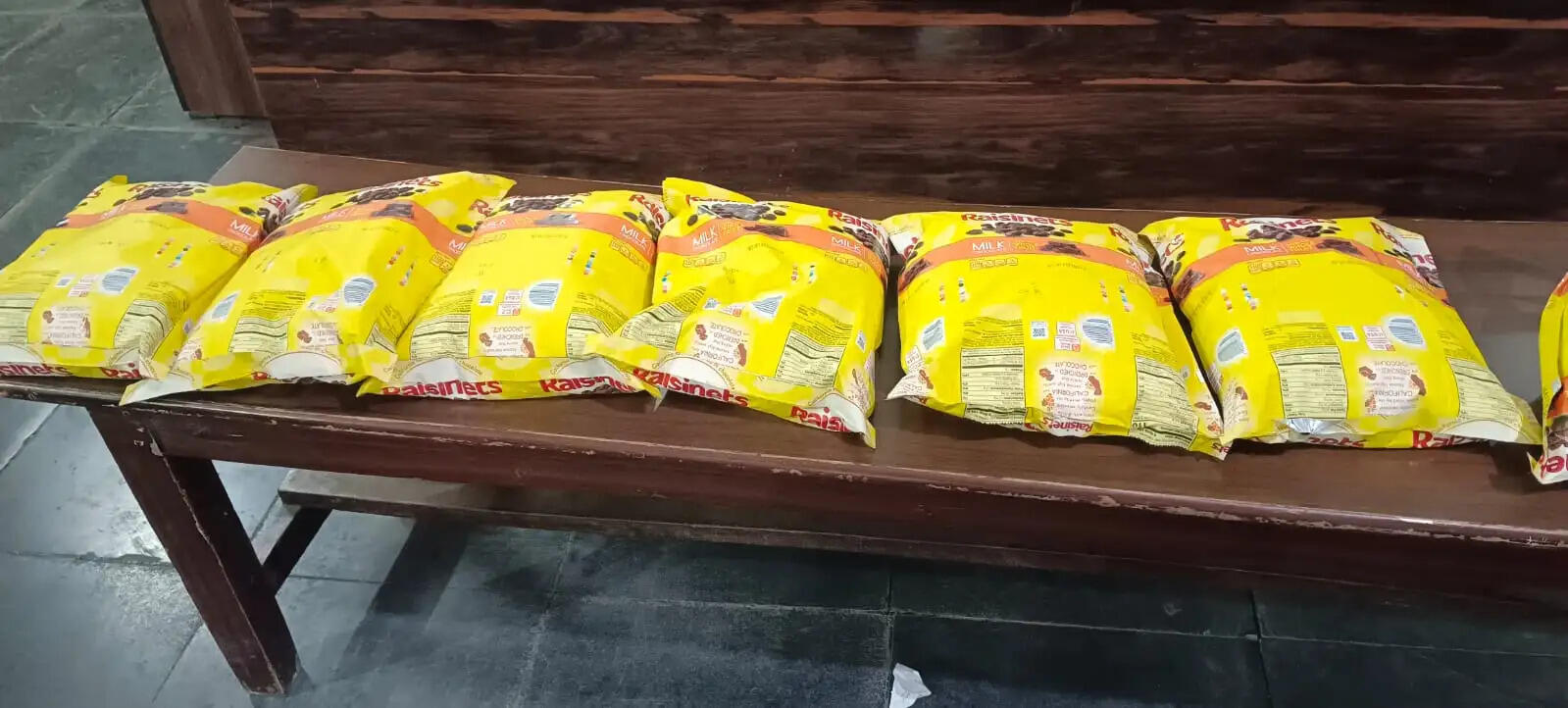 रेलवे ओवरब्रिज के नीचे 6.874 किलो गांजा के साथ दो नाबालिग पकड़ाए